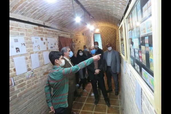 جمع آوری ۶ هزار تمبر ایرانی توسط دانش آموز البرزی