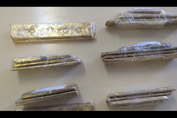 دستگیری مسافربرنماهای سارق و کشف 40 میلیارد طلای سرقتی
