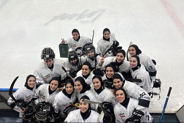 تیم هاکی روی یخ دختران ایران مقابل امارات به پیروزی رسید