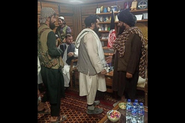 شهر جلال آباد در شرق افغانستان به طالبان واگذار شد