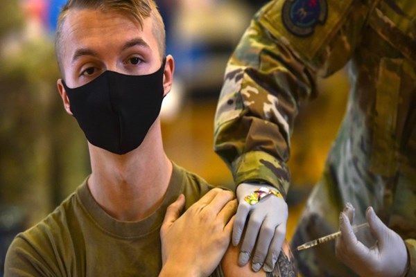 امتناع نظامیان آمریکایی از تزریق واکسن کرونا 
