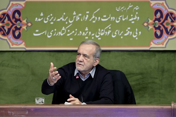 هیچ‌یک از اعضای کابینه بر اساس دوستی یا روابط سیاسی انتخاب نشده‌اند