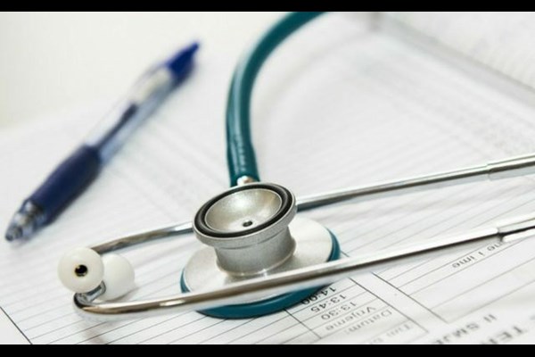 لزوم نظارت نظام پزشکی بر تخلفات نسخه‌نویسی و تبلیغات دارویی