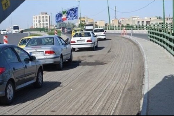 عملیات روکش آسفالت مکانیزه پل «سوم خرداد» آغاز شد