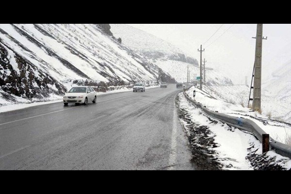 بارش برف و باران و لغزندگی در محور کرج - چالوس