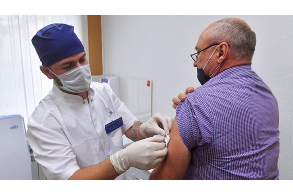 آغاز تزریق واکسن کرونا در مراکز نگهداری سالمندان البرز 