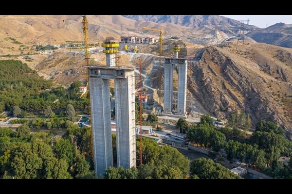 پل B1 آزاد راه شمالی کرج پیچیده‌ترین پل درخاورمیانه است