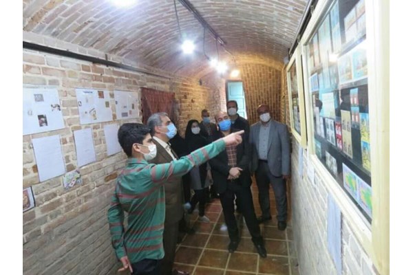 جمع آوری ۶ هزار تمبر ایرانی توسط دانش آموز البرزی