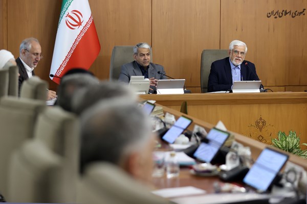  گزارش وزیر بهداشت از کاهش چشمگیر مهاجرت کادر درمان در ۶ ماهه دوم سال ۱۴۰۳ 