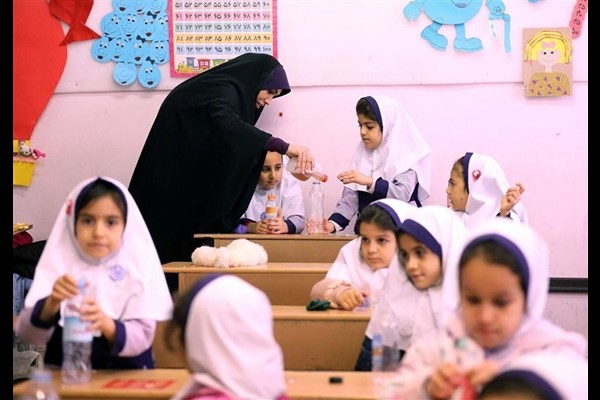 قانون ۳۰ ساعته شدن معلمان مدارس غیردولتی با بیمه کامل به تصویب رسید