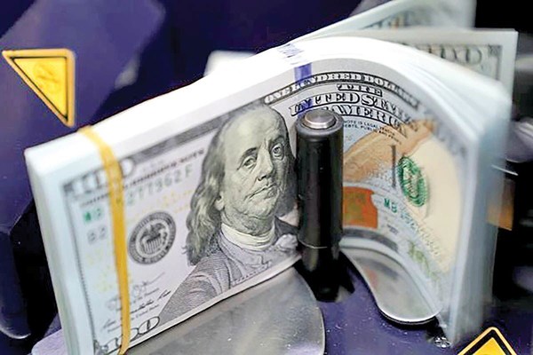 امکان ریزش دلار در ماه‌های ابتدایی سال آینده