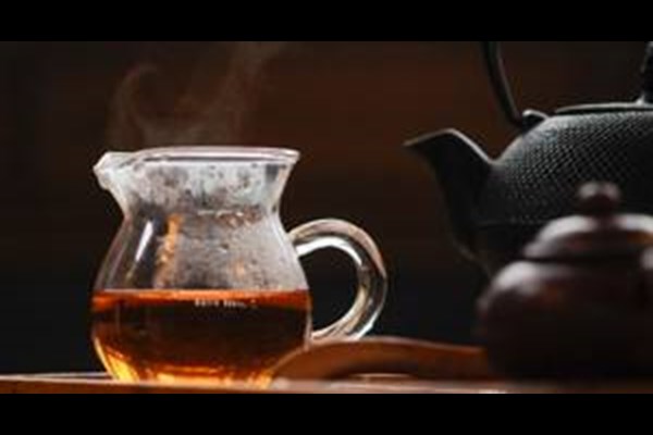 آیا نوشیدن چای داغ در اول صبح به بهبود عفونت معده کمک می‌کند؟