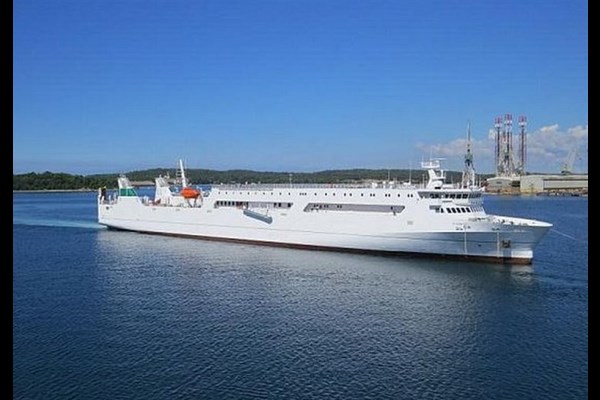 خط مسافری بندرعباس به شارجه راه‌اندازی شد 