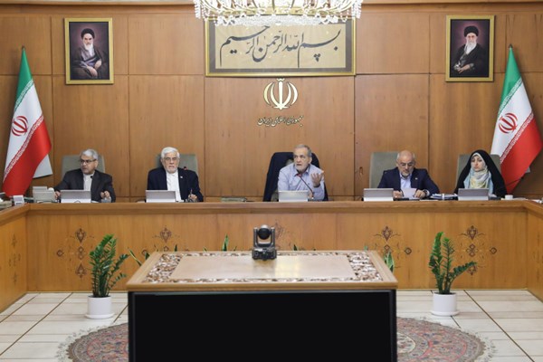 هر مقرره‌ای که موجب فشار اقتصادی بر زندگی مردم شود، باید سریعاً اصلاح شود 