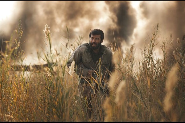 کنار شهدا ایستاده‌ایم