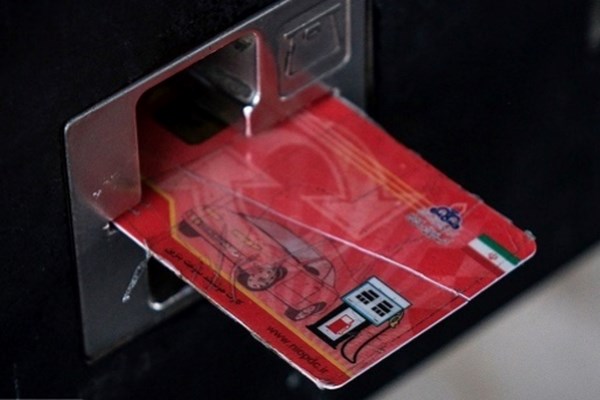 حجم بالای بنزین ۳ هزار تومانی در کارت‌ها؛ نیازی به کارت جایگاه‌ها نیست