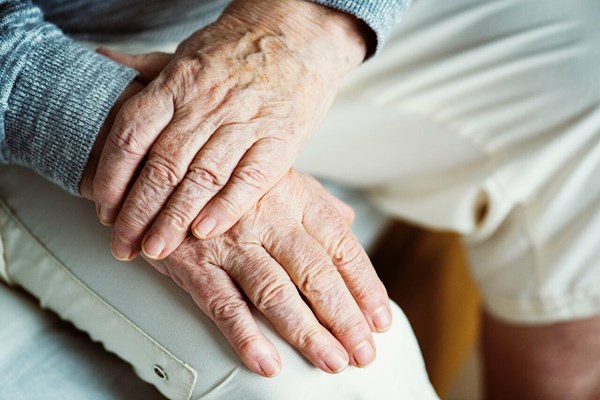 حمایت از توسعه فناوری تحریک عمقی مغز برای درمان پارکینسون  