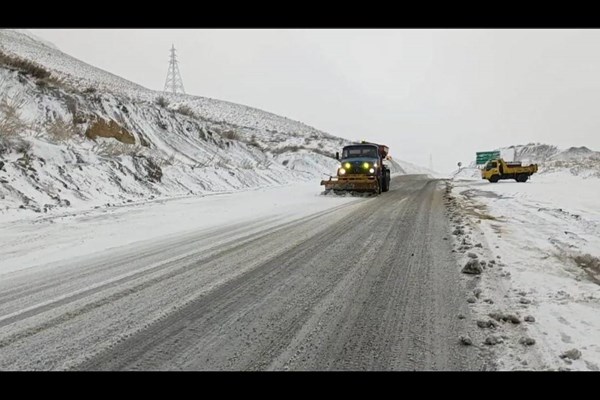 تلاش راهداری برای بازگشایی راه‌های روستایی البرز ادامه دارد