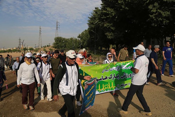 همایش بزرگ پیاده روی خانوادگی در محله آق تپه مهرشهر برگزار شد