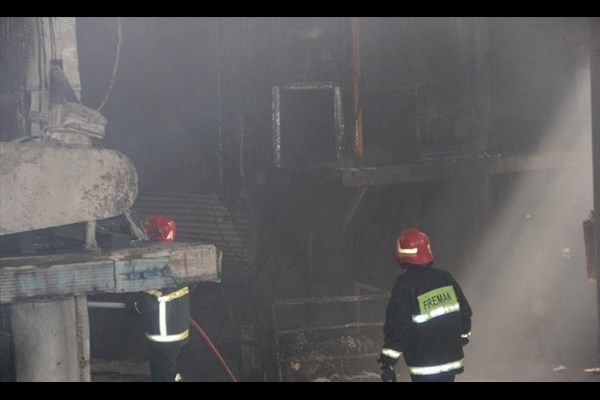 مهار آتش‌سوزی در شهرک صنعتی اشتهارد