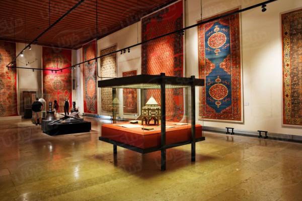 بازدید از موزه فرش ایران ۲۰ و ۲۱ خرداد رایگان است