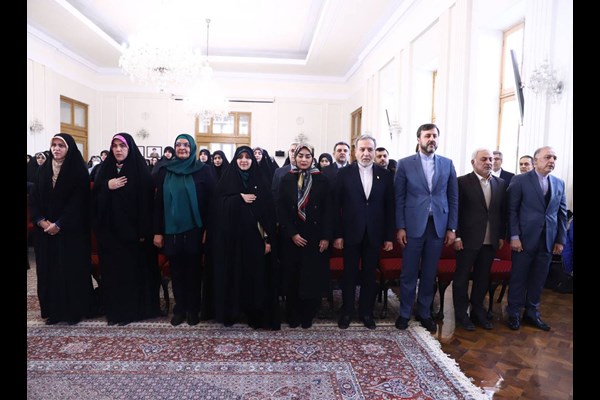 به وجود زنان ایرانی خارج از کشور افتخار می‌کنیم