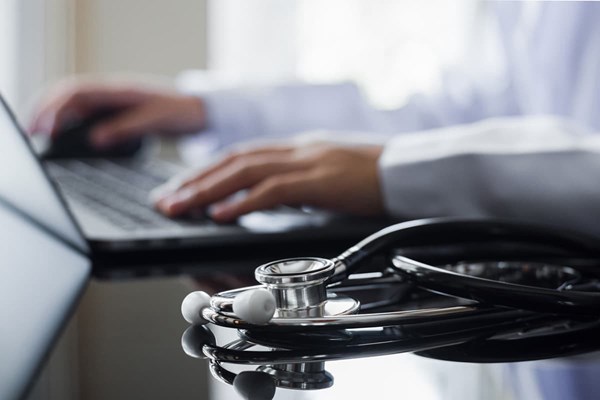 نرخ ویزیت پزشکان در سال جاری اعلام شد 