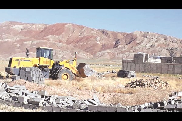 رفع تعرض فوری ۱۱۱ هکتار زمین دولتی در فروردین‌ماه