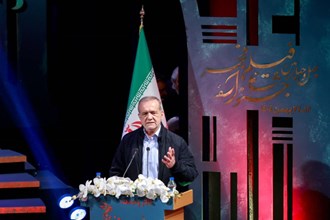  از هنرمندانی که با وجود فشارها و دشواری‌ها در صحنه ایستادند صمیمانه تشکر می‌کنم 