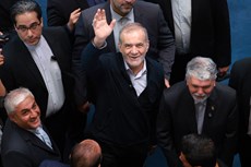 بازدید رئیس‌جمهور پزشکیان از سی و ششمین نمایشگاه بین‌المللی کتاب تهران 
