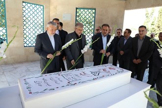  گلزار شهدای گمنام شهر کرج گلباران شد