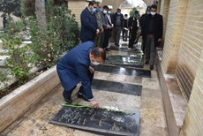 گلباران گلزارهای شهدای شهر گلسار در هفته بسیج